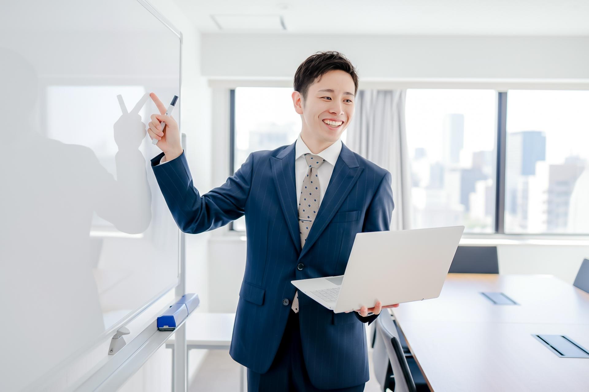 社会人向けノートパソコンのイメージ