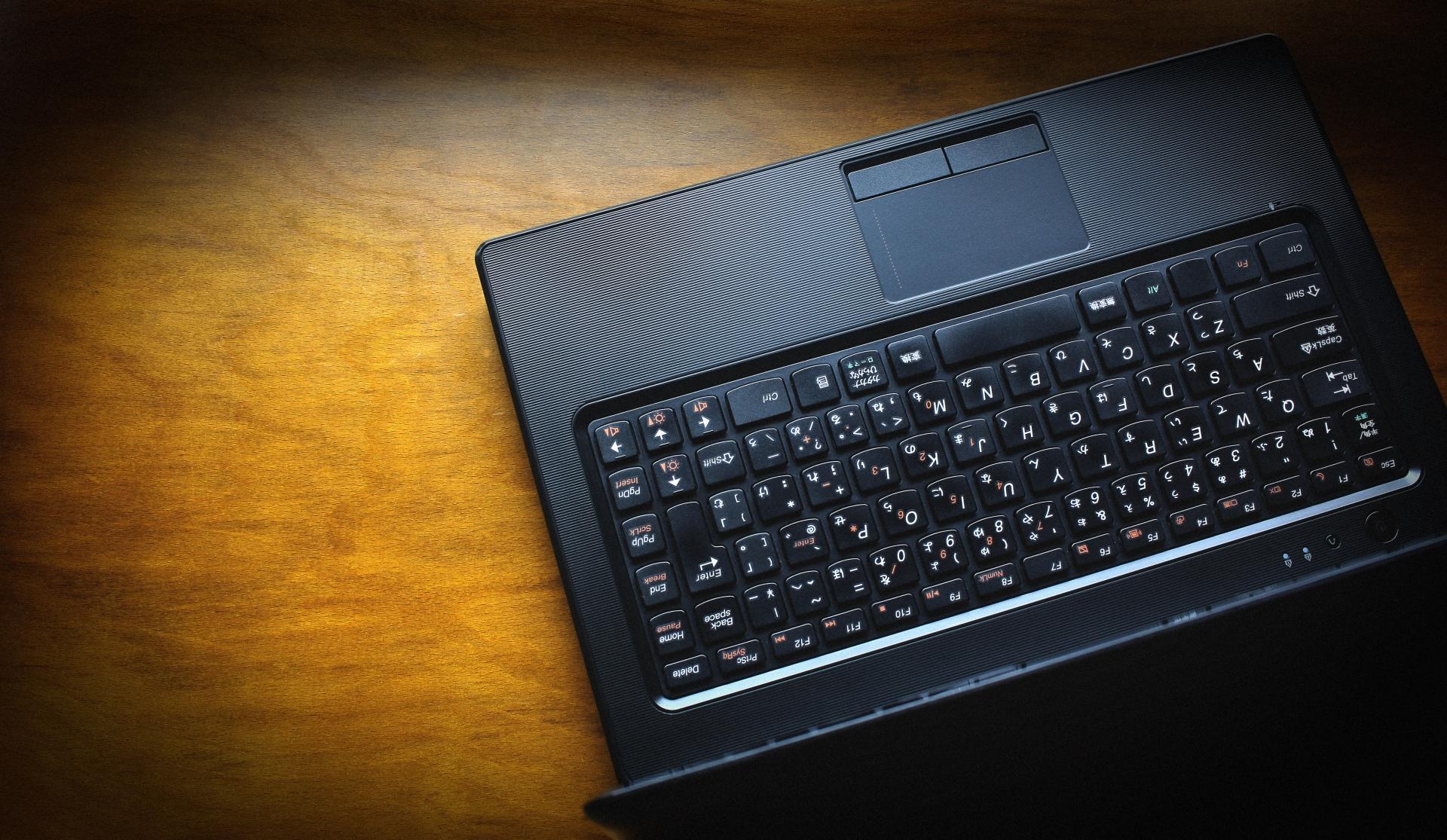 キーボードや外装の状態確認