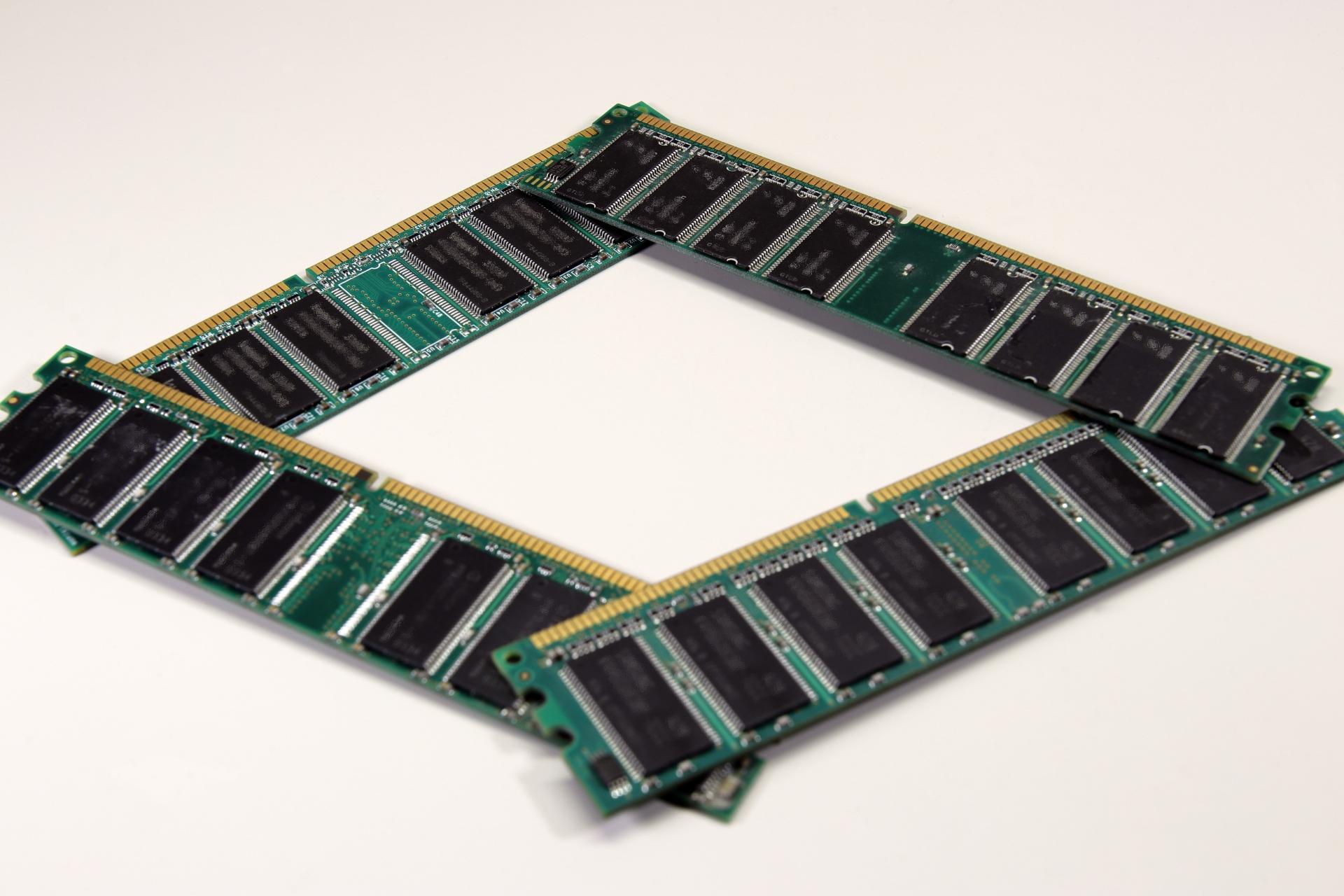 メモリとSSDのイメージ