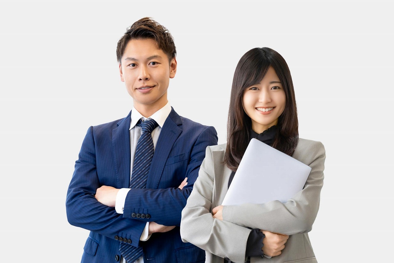 キッティングを自社で行う場合と外注する場合の比較