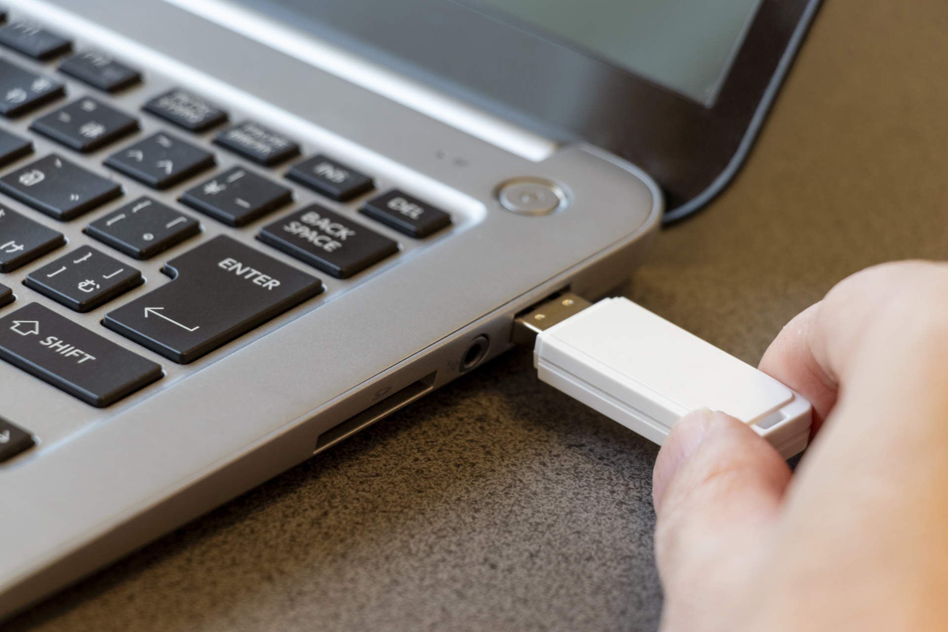 USBメモリや外付けHDDを使ったデータ移行