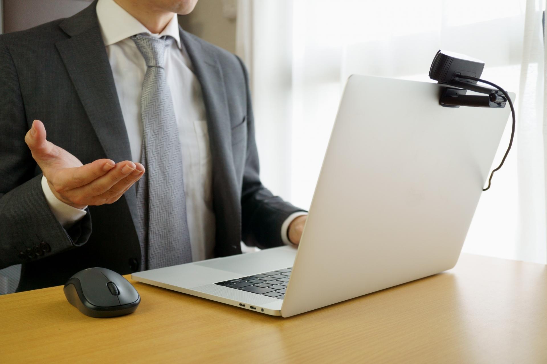 スペックを確認する様子