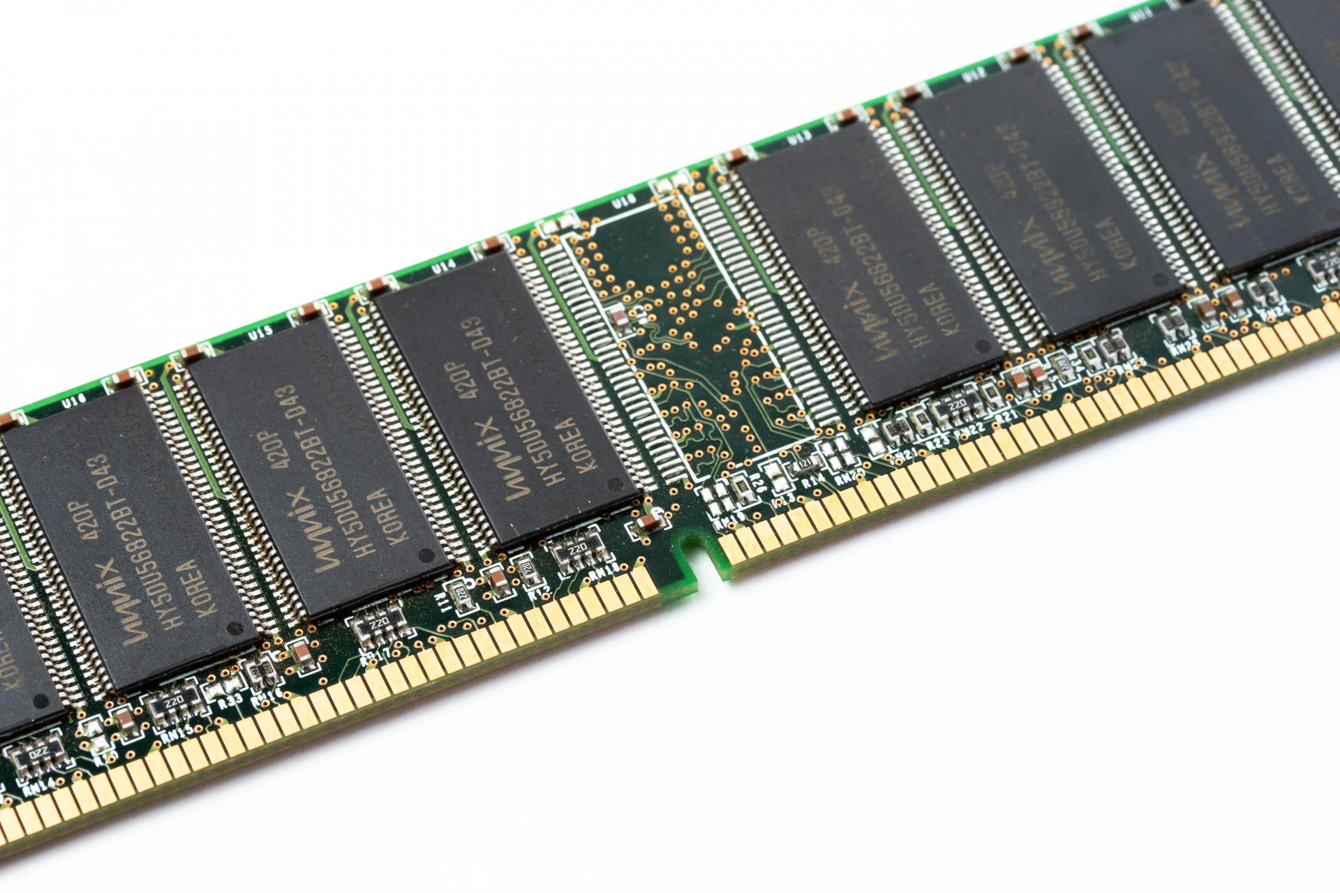 メモリーなどのPCパーツ