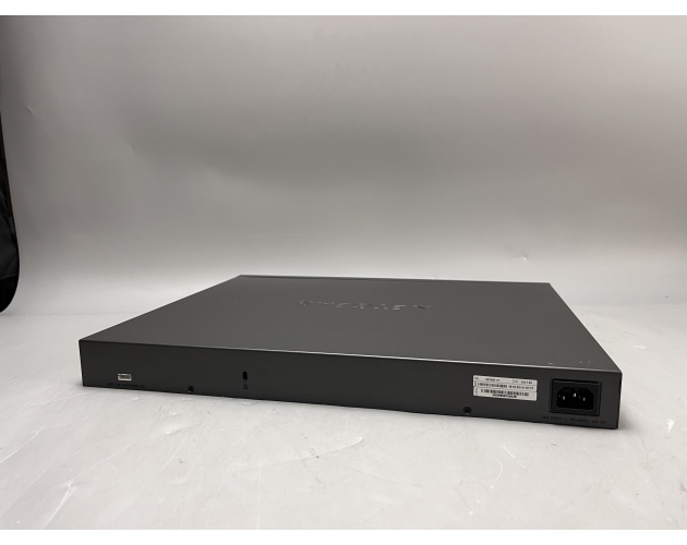  【新古品】NETGEAR XS748T 10G 44ポート SFP+スロット×4 スマートスイッチ(XS748T)(45340、03) 拡大