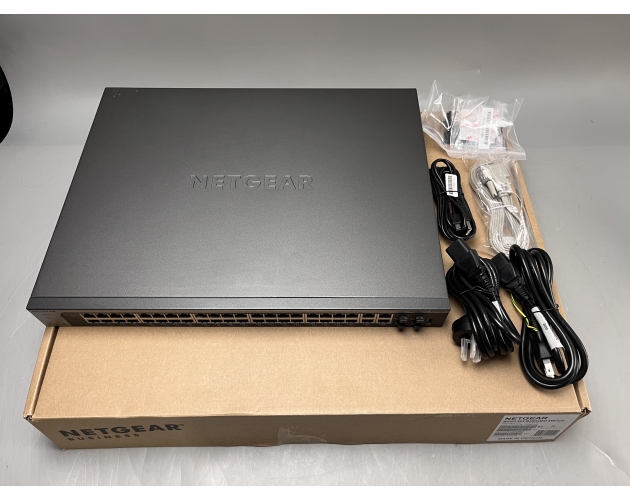  【新古品】NETGEAR XS748T 10G 44ポート SFP+スロット×4 スマートスイッチ(XS748T)(45340) 拡大