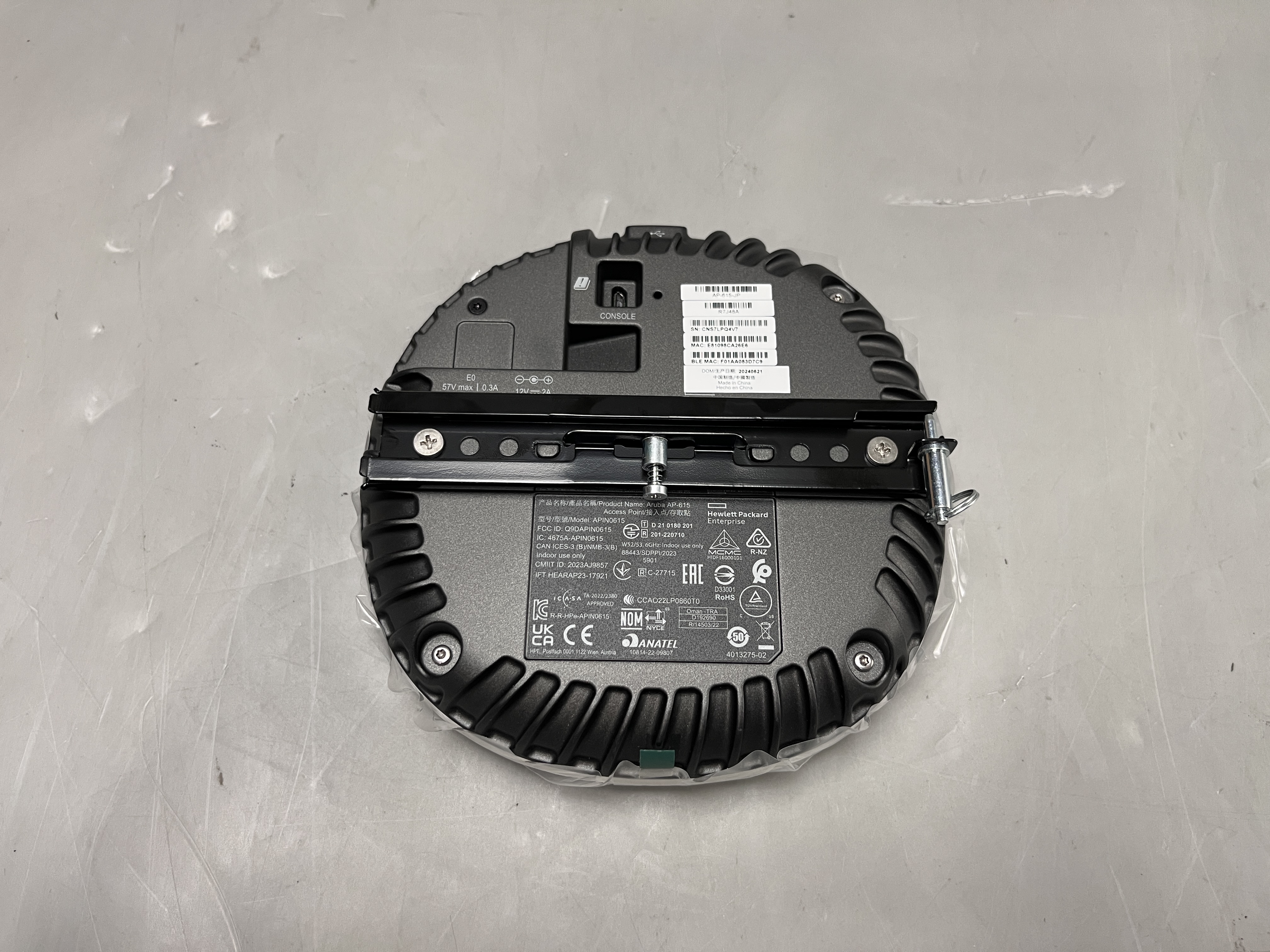 ★未開封品★Aruba AP-615+マウントキット付★IEEE 802.11a/b/g/n/ac/ax (Wi-Fi 6E対応) (44552、03) 拡大