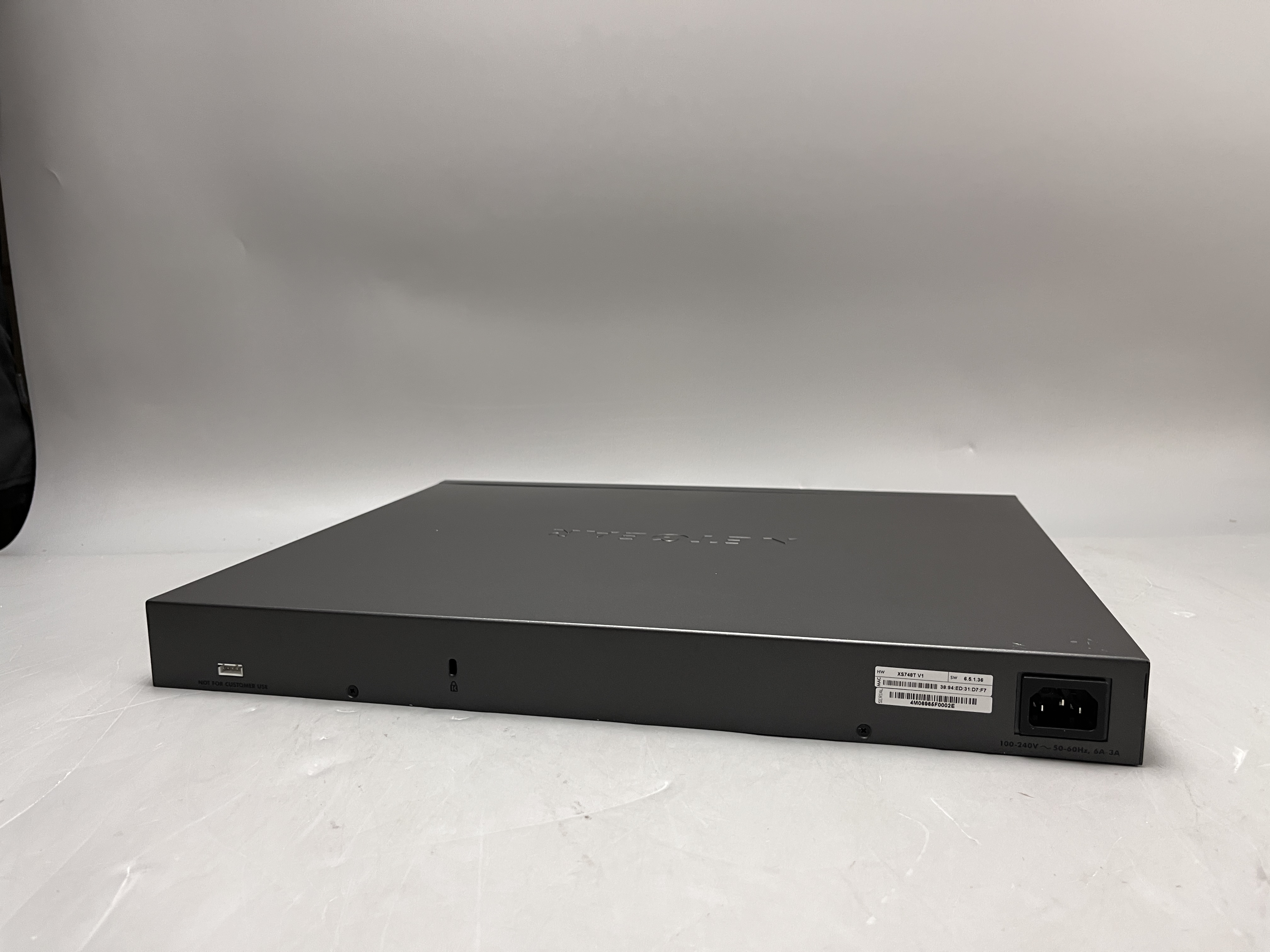 NETGEAR XS748T 10G 44ポート SFP+スロット×4 スマートスイッチ(XS748T) (45340、03) 拡大