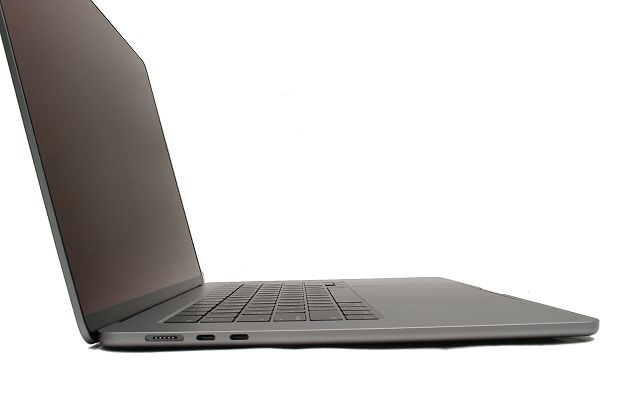 【即納パソコン】 MacBook Air (15インチ,  M3, 2024) スペースグレイ 英字キーボード(46009、04) 拡大